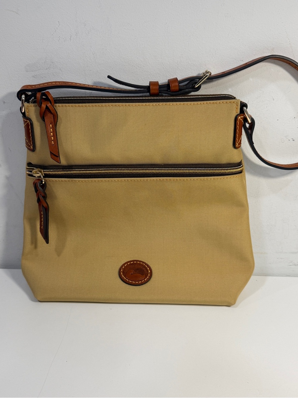 Dooney Bourke Tan Beige Red Interior Canvas Crossbody Bag Purse Adjustable Strap - Picture 7 of 16